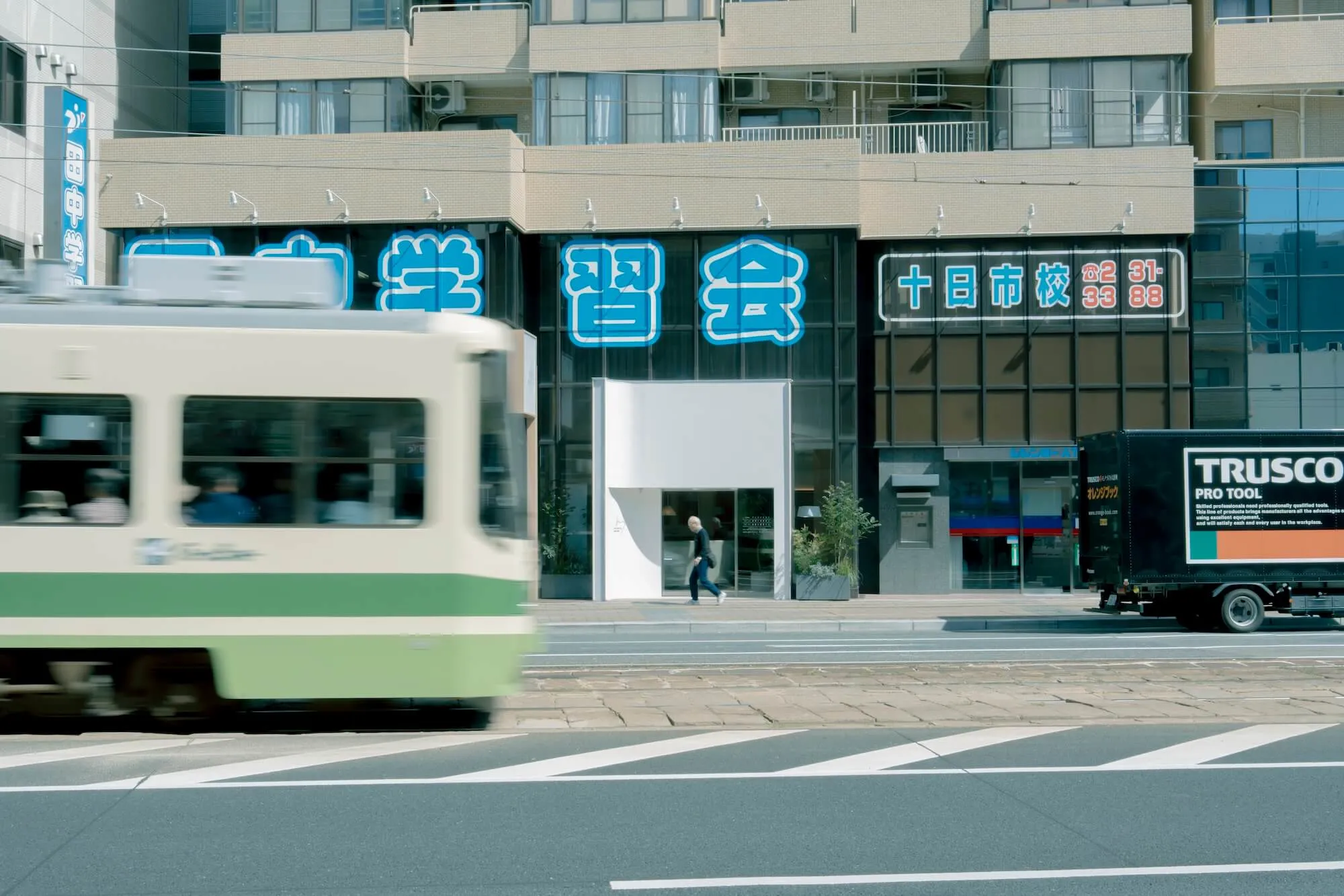 土橋駅徒歩1分。コープマンションの1階です。